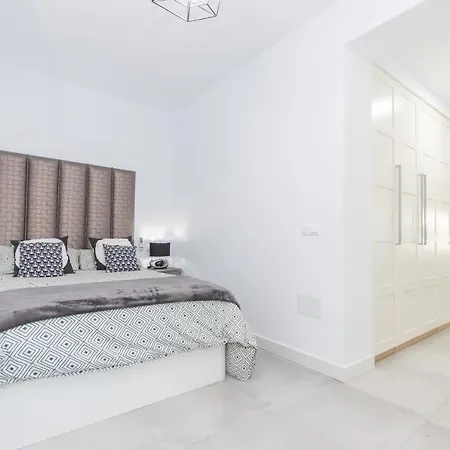 Cubo's Cozy & Modern Sol De Villa Málaga