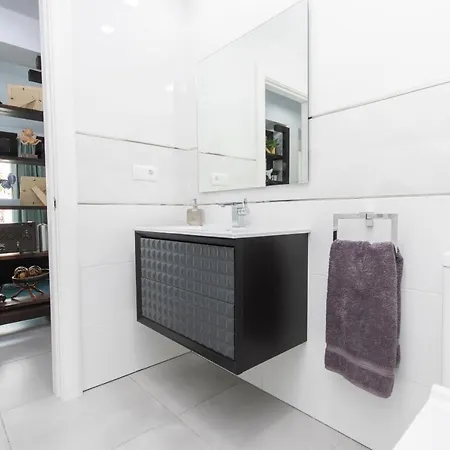 Cubo's Cozy & Modern Sol De *